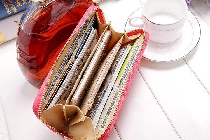 Ladies wallet handbag in pink PU leather with zipper and multiple compartments
